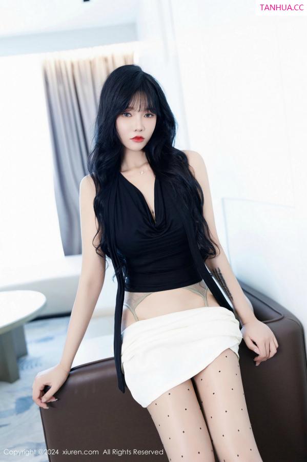 小娜比  [XiuRen]高清写真图 2024.12.10 No.9575 娜比 黑丝美腿第29张图片